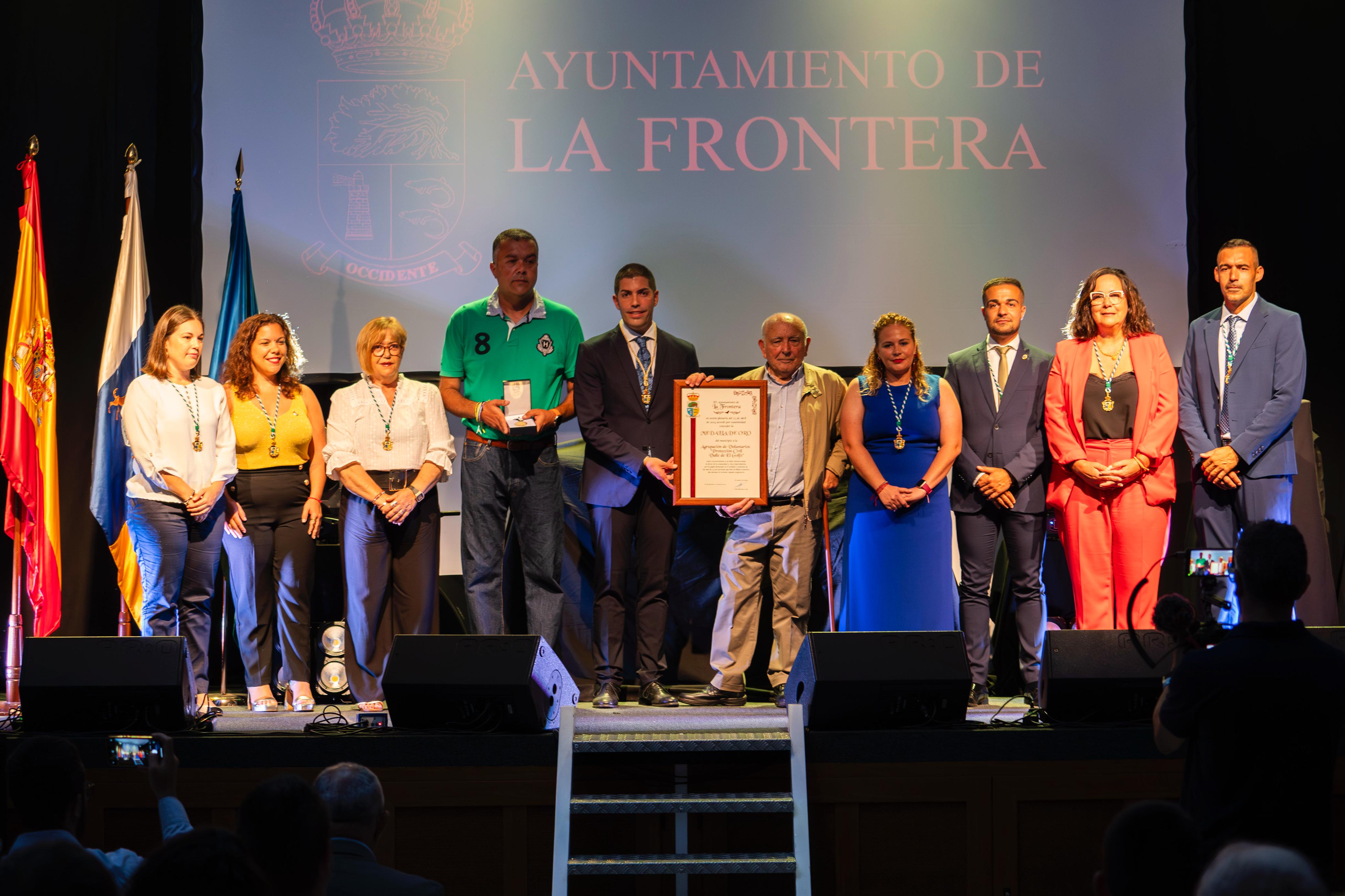 El Ayuntamiento de La Frontera hace entrega de la Medalla de Oro del municipio a la Asociación de Voluntarios de Protección Civil Valle de El Golfo