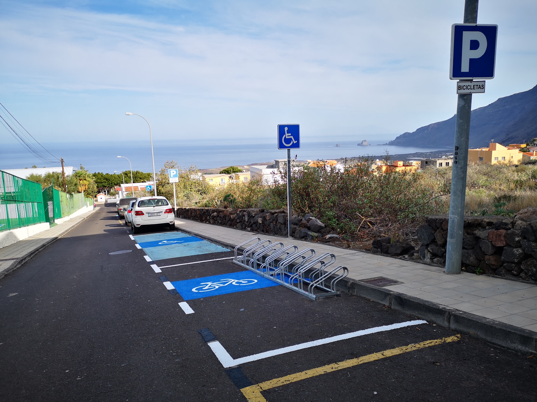 El Ayuntamiento de La Frontera repone los aparcamientos para bicicletas del Instituto