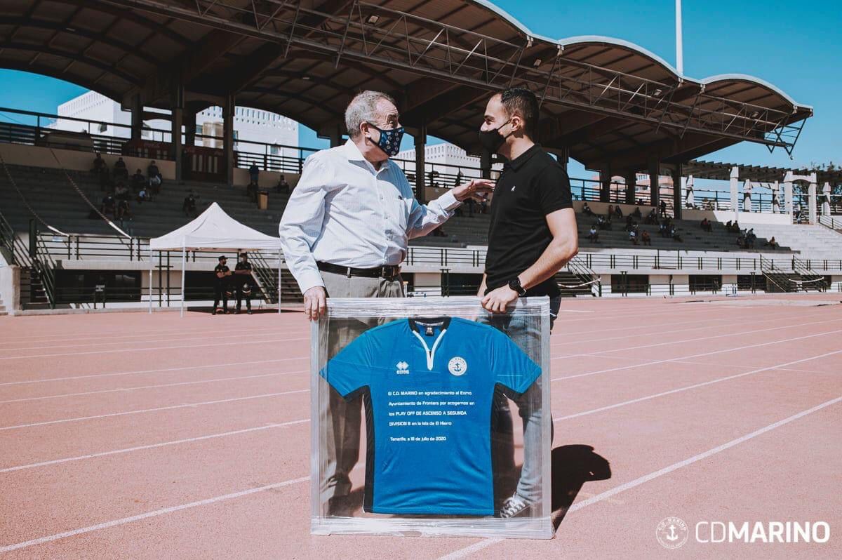 La Frontera  invitada de honor en el partido disputado entre el C.D. Marino y el Cádiz B C.F.