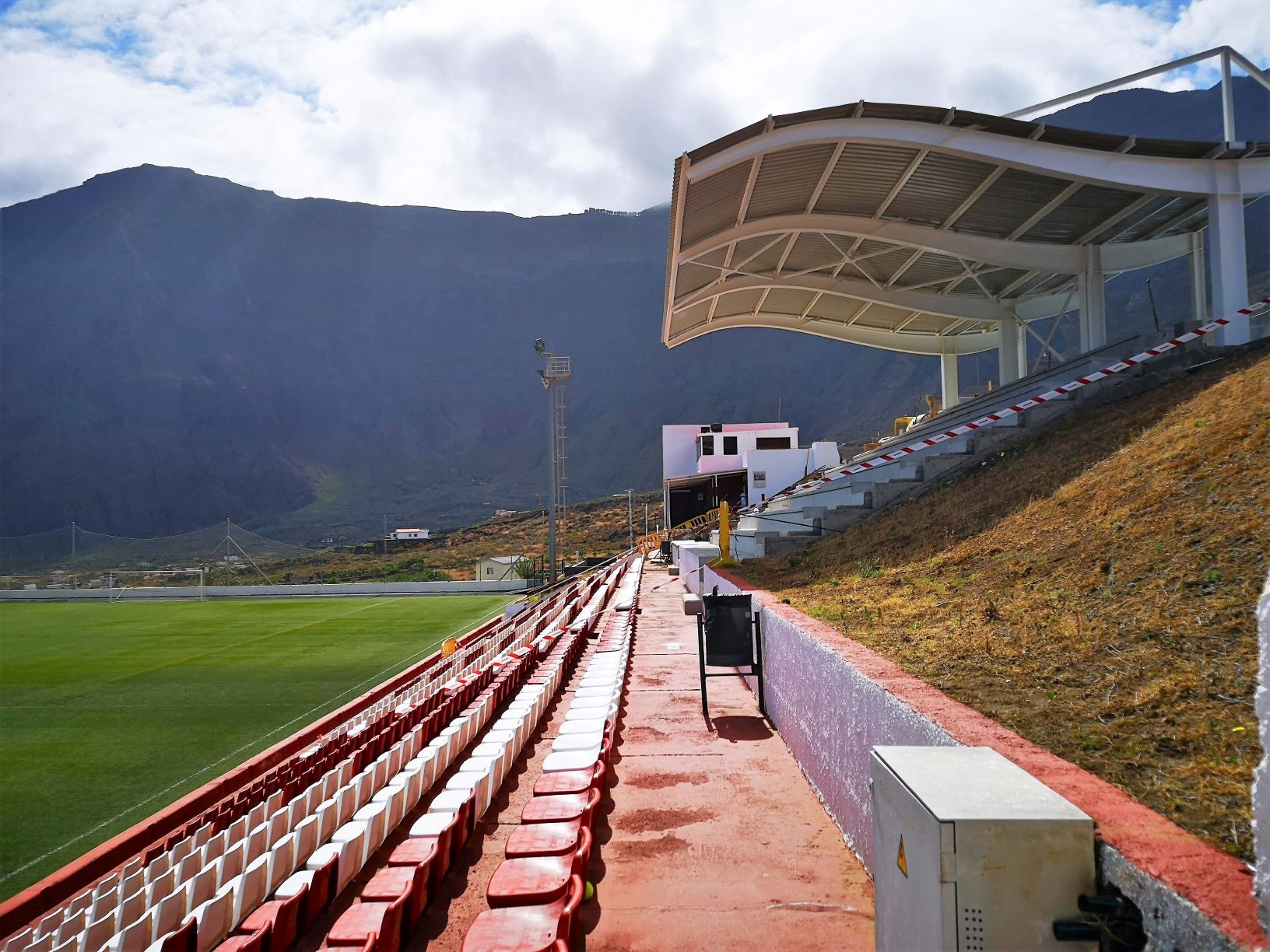 La Frontera comienza la obra de techado y gradas del campo de Futbol municipal