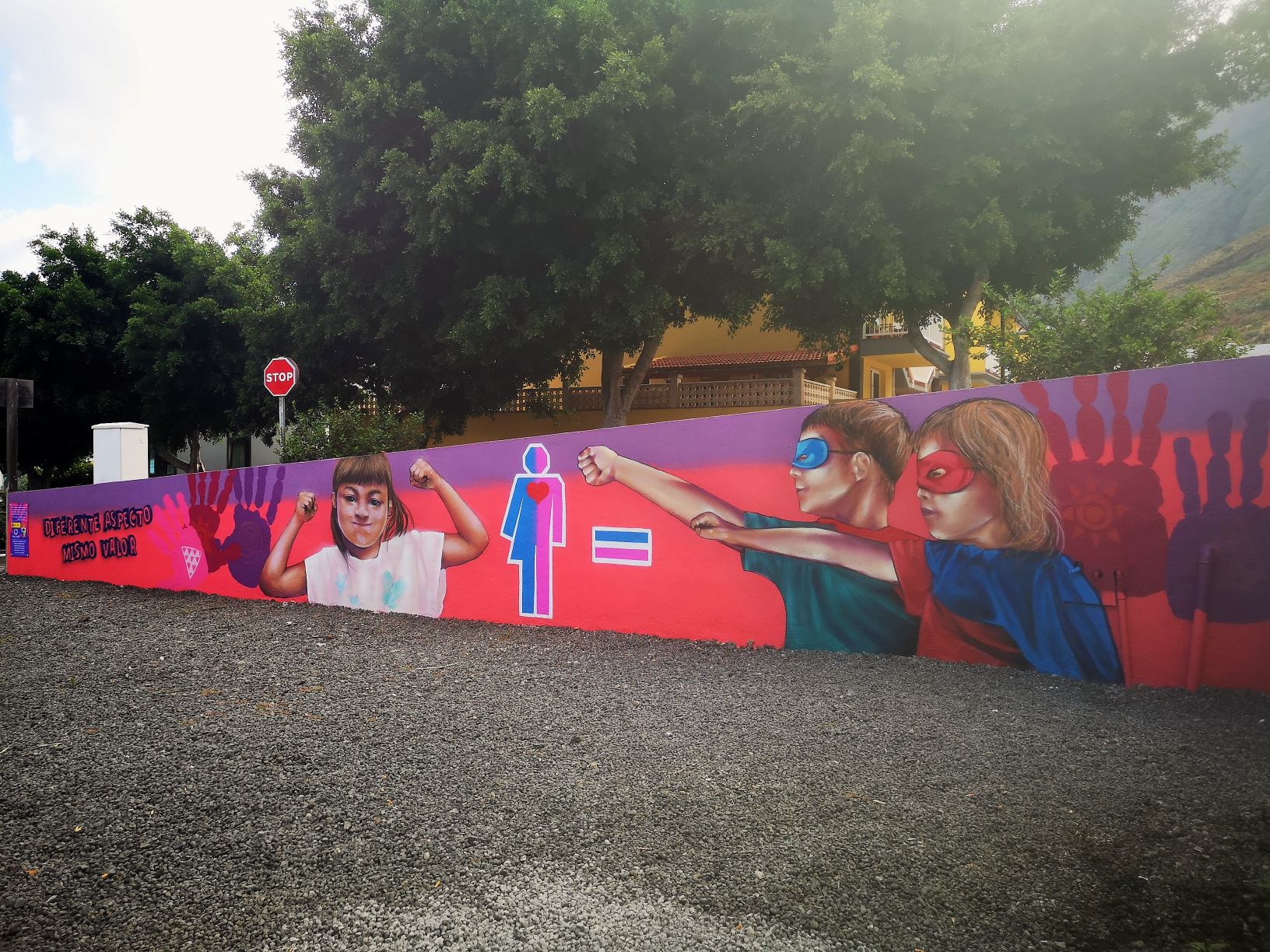 La Frontera  realiza un mural de arte urbano contra la violencia de género