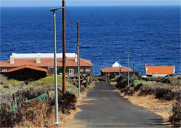 El Ayuntamiento de La Frontera dota de placas fotovoltaicas a la zona del Pie de la Montaña