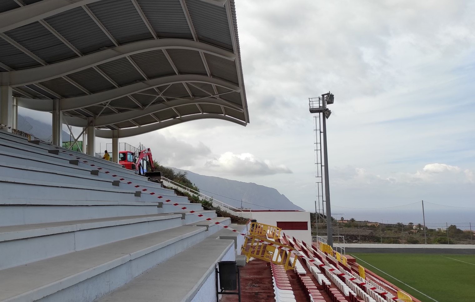 La Frontera comienza el Tramo 2 del proyecto de techado y gradas del campo de Futbol municipal