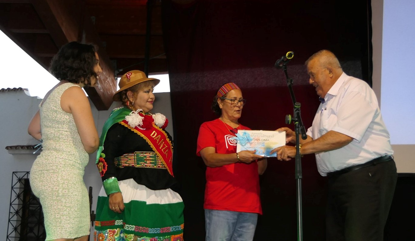 La Frontera agradece el trabajo de los países participantes en la Jornada Intercultural del municipio