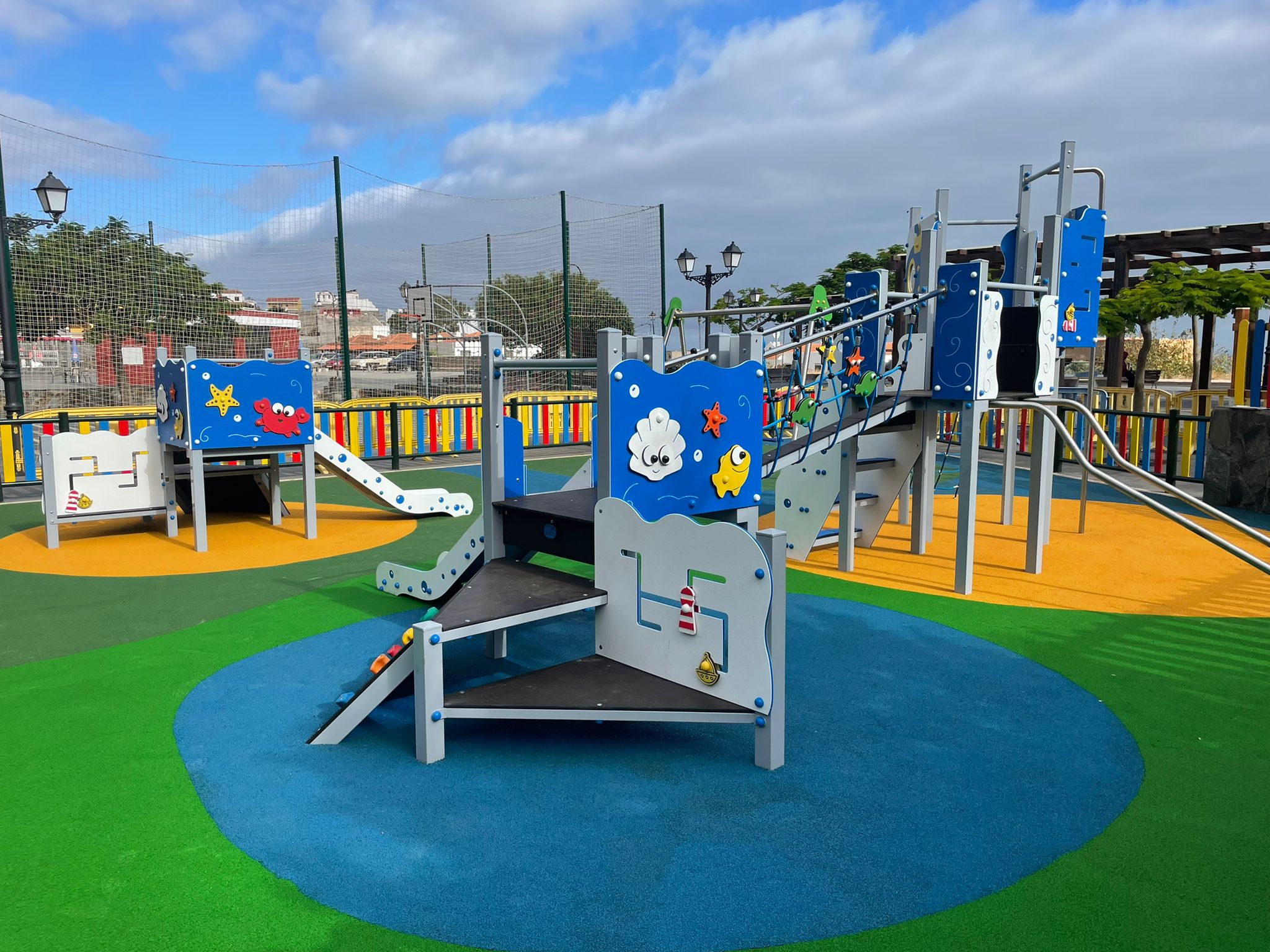 La Frontera reabre el parque infantil de la Plaza Benito Padrón