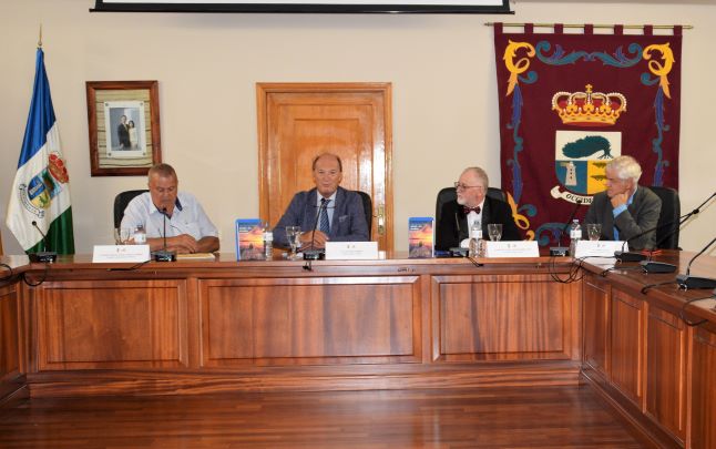 La Frontera acoge la presentación del libro de Miguel Ángel Aquino Barbuzano “Barajar y dar de nuevo”