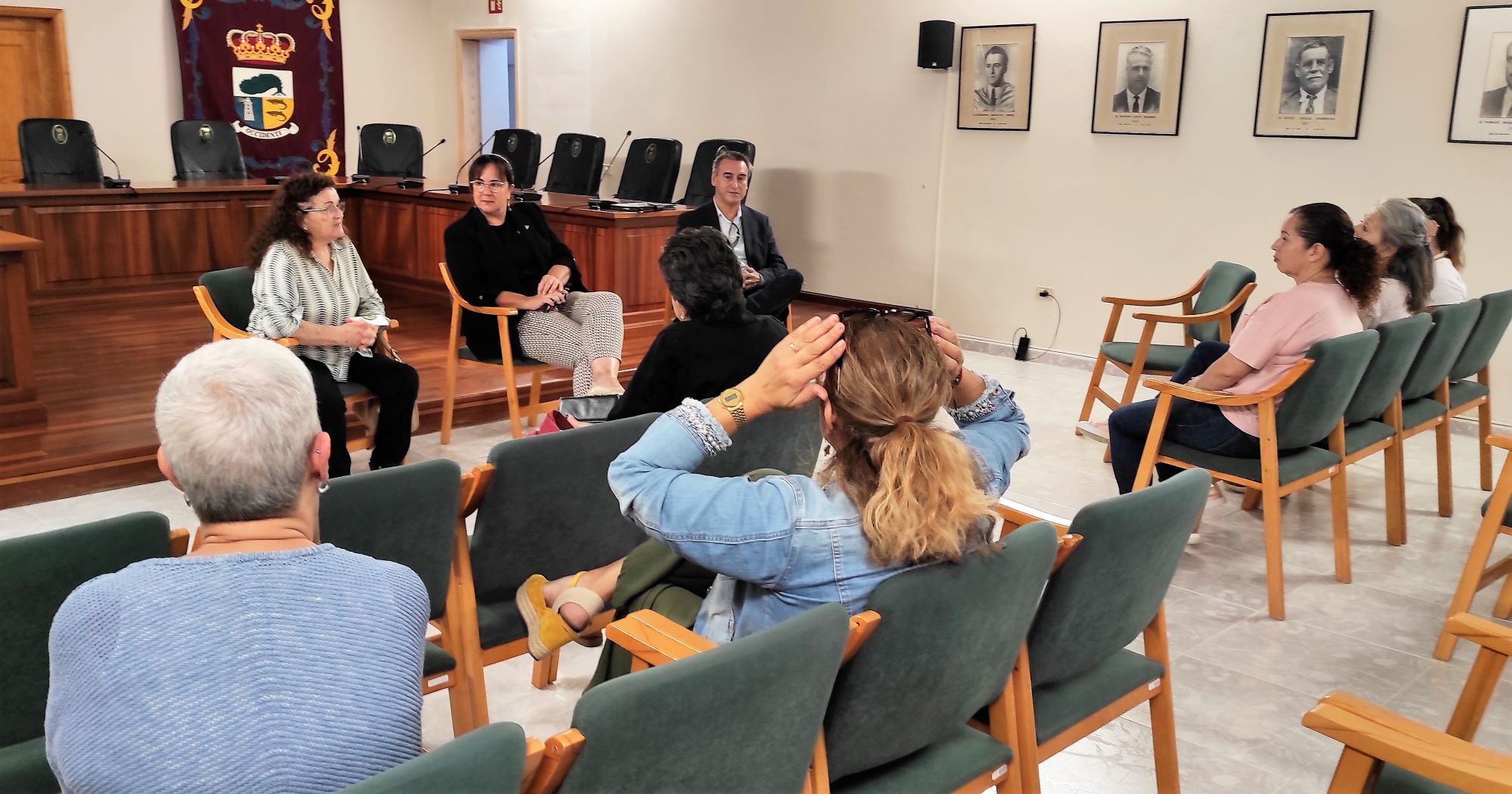 Representantes de FEMECA se reúnen con los miembros del Mercadillo de La Frontera