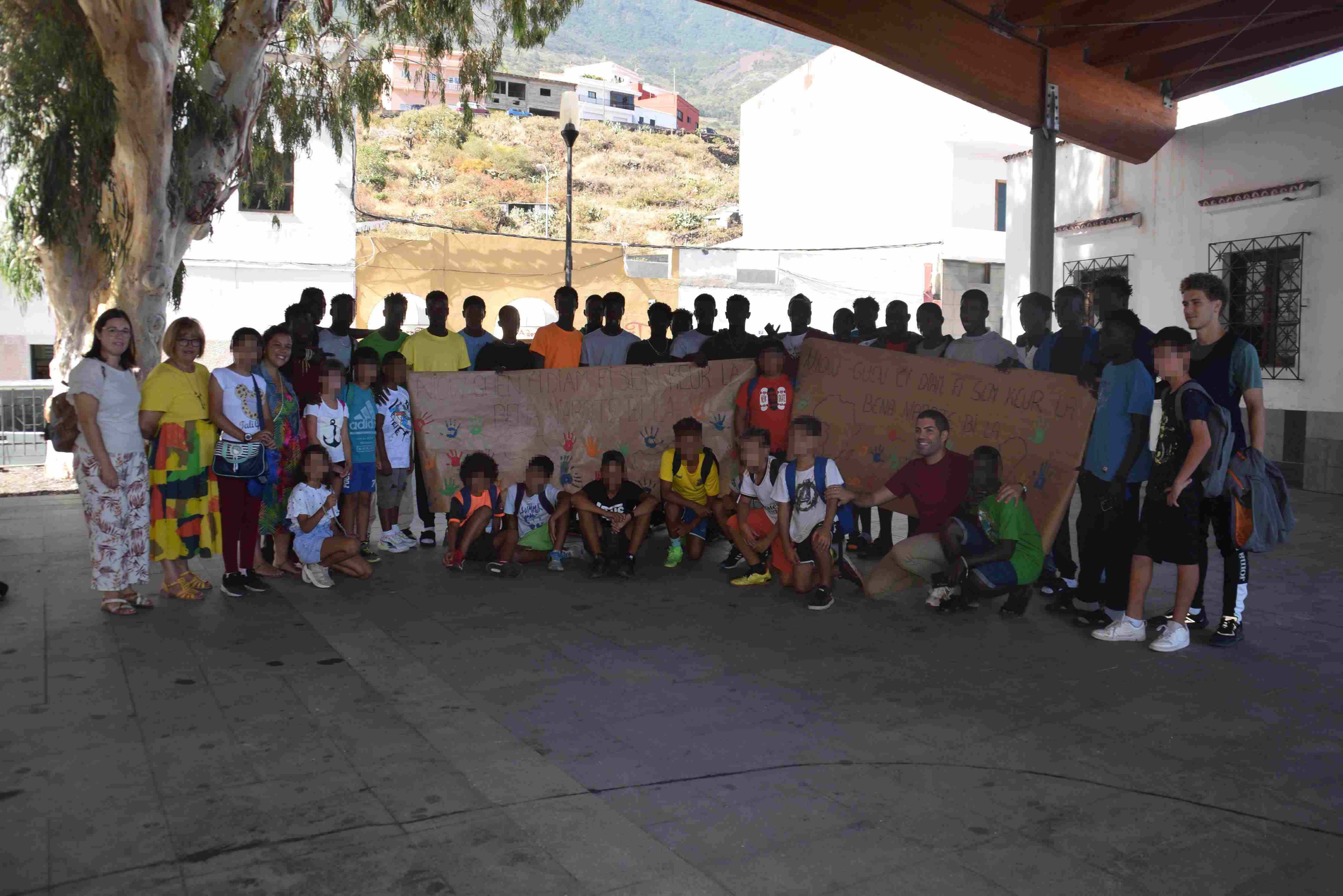 El Ayuntamiento de La Frontera promueve un encuentro con los jóvenes migrantes alojados en el municipio