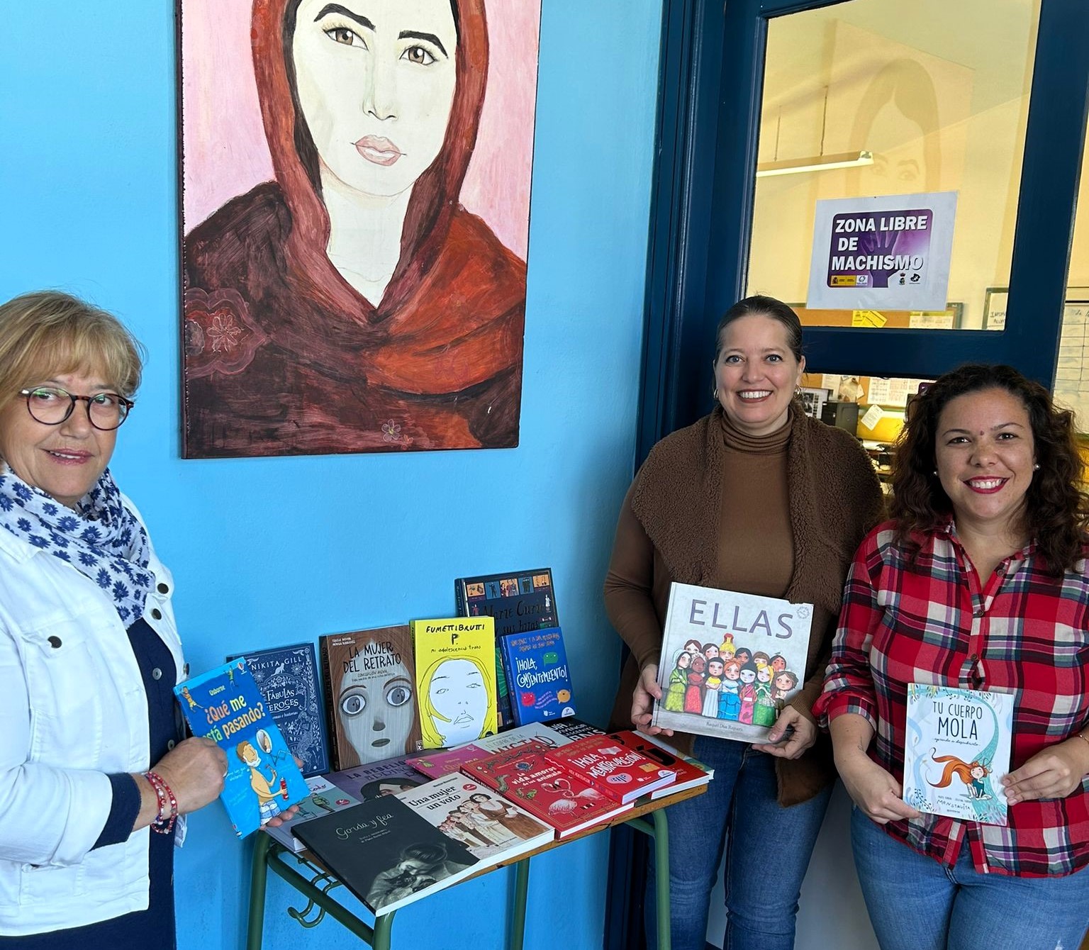 El Ayuntamiento de La Frontera hace entrega al IES Roques de Salmor de un lote de libros para favorecer la igualdad entre los alumnos