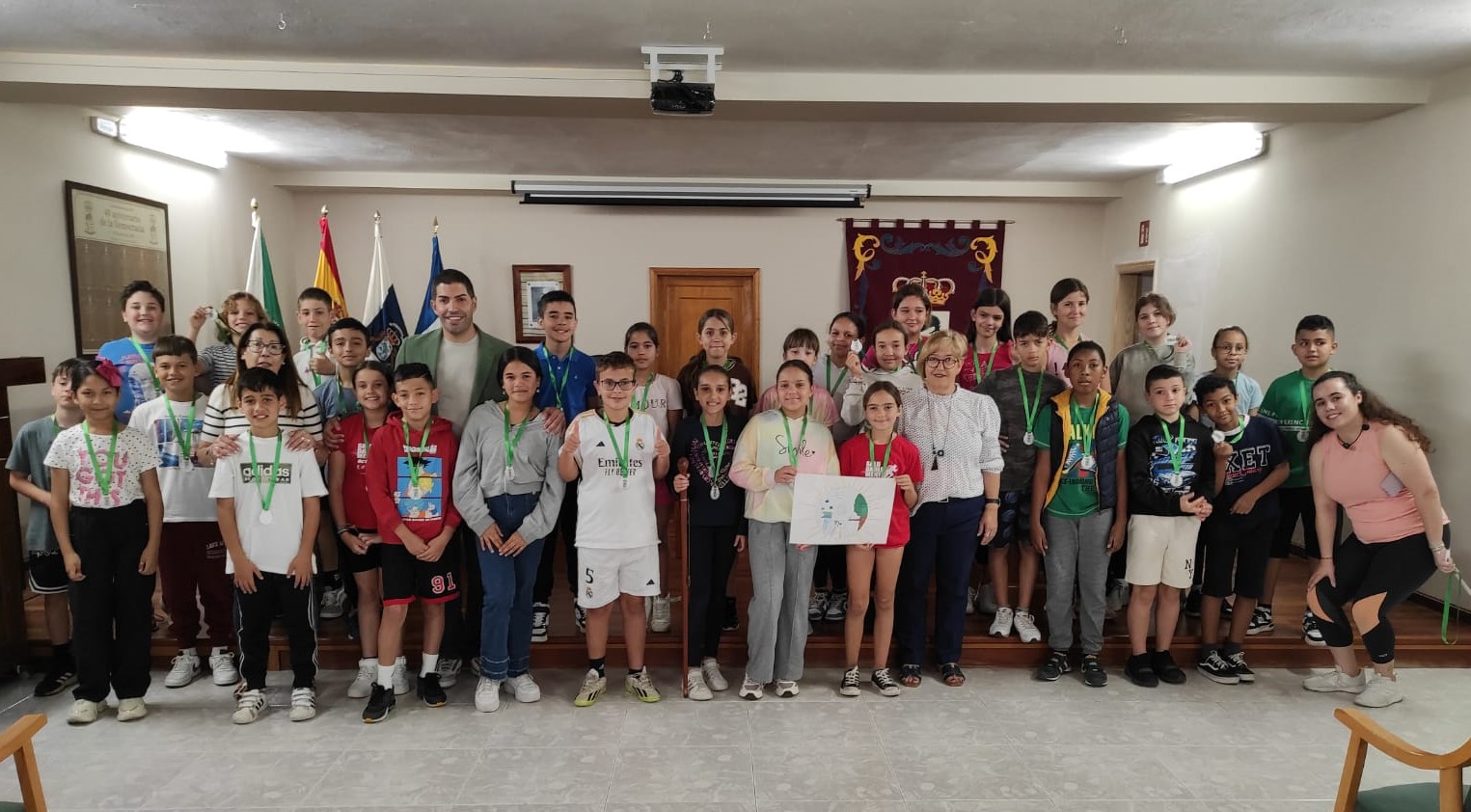 El alumnado de 5ª de primaria del CEIP Tigaday conforma un simbólico pleno del Ayuntamiento de La Frontera