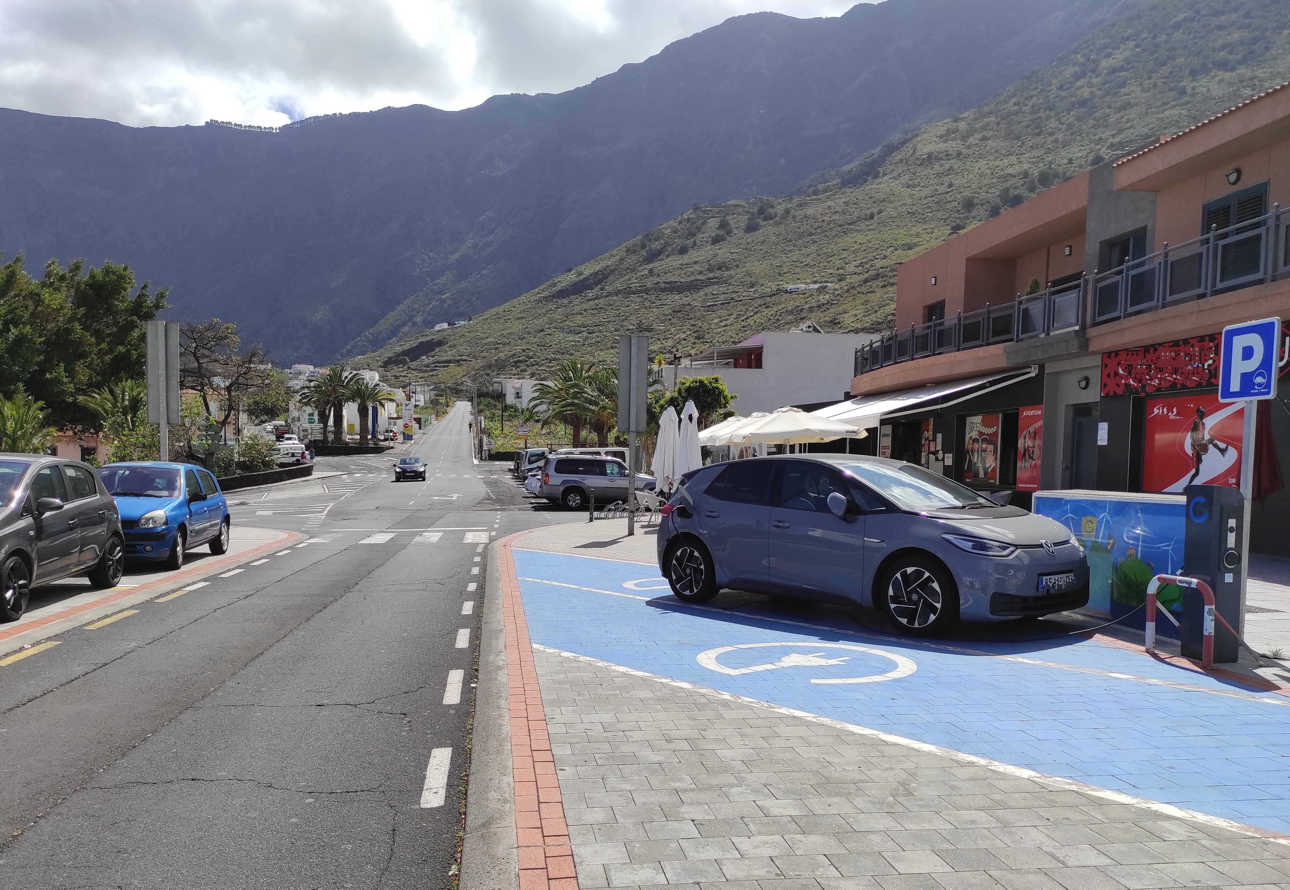 El Ayuntamiento de La Frontera aprueba dos proyectos para la instalación de puntos de recarga en la calle San Salvador