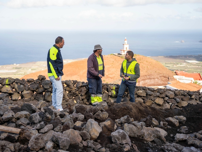 El Ayuntamiento de La Frontera ejecuta el acondicionamiento del muro de acceso al cementerio municipal