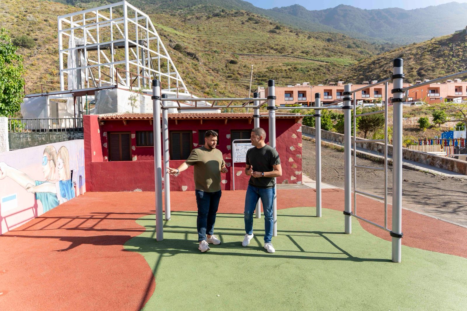 La Frontera impulsa el deporte al aire libre con la puesta en marcha del nuevo parque de calistenia